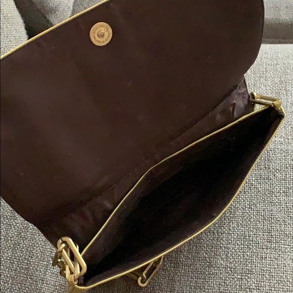 Chartreuse leather Kenneth Cole shoulder bag. - Picture 4 of 4